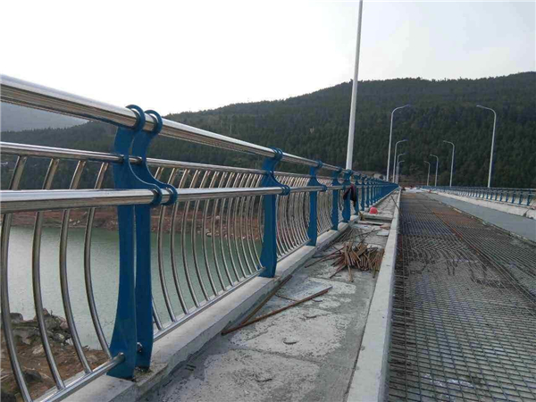 常州不锈钢桥梁护栏的特点及其在桥梁安全中的重要作用