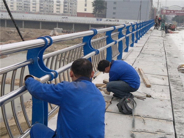 常州不锈钢河道护栏的特性及其在城市景观中的应用